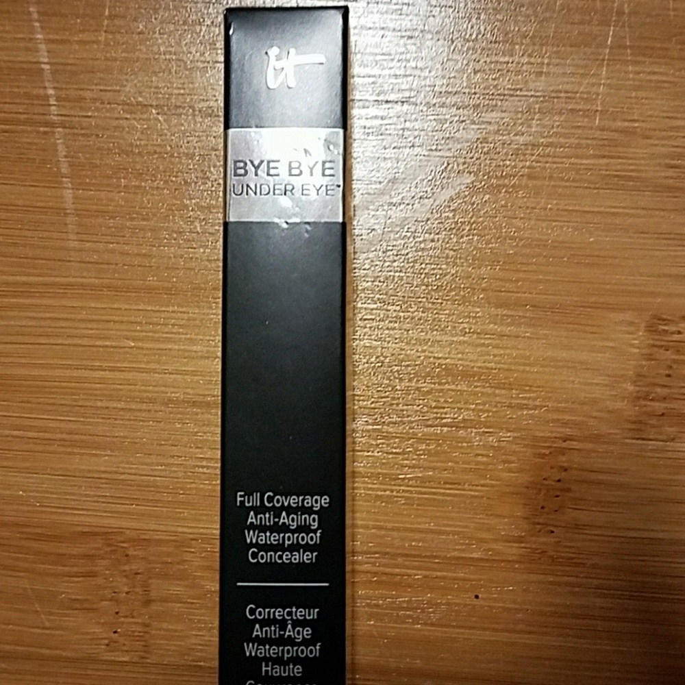 IT Cosmetics bye bye under eye light